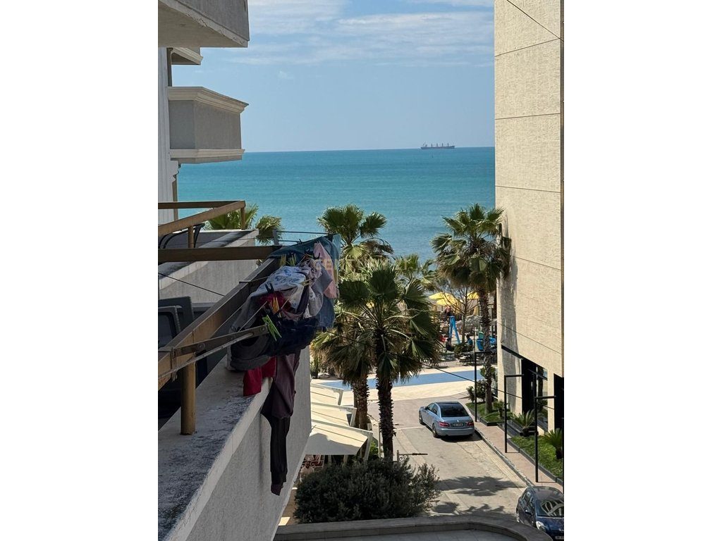 Jepet me Qira Apartament 2+1 me Pamje Deti në Plazh, Durrës  !