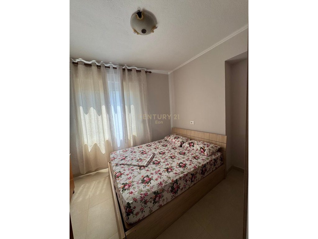 Jepet me Qira Apartament 2+1 me Pamje Deti në Plazh, Durrës  !