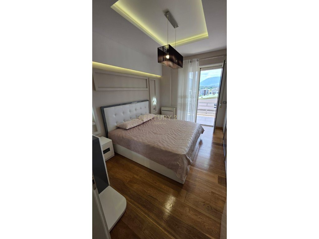 Shitet apartament modern 2+1, me pamje nga liqeni