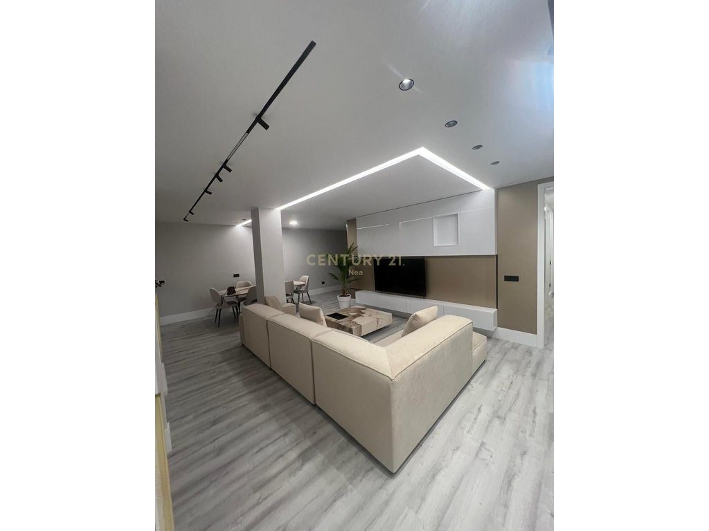 SUPER APARTAMENT 2+1 ME QIRA NE BLLOK