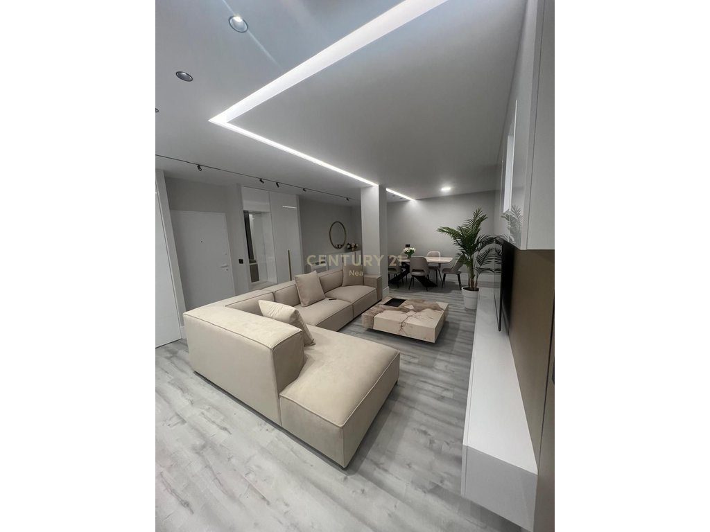 SUPER APARTAMENT 2+1 ME QIRA NE BLLOK