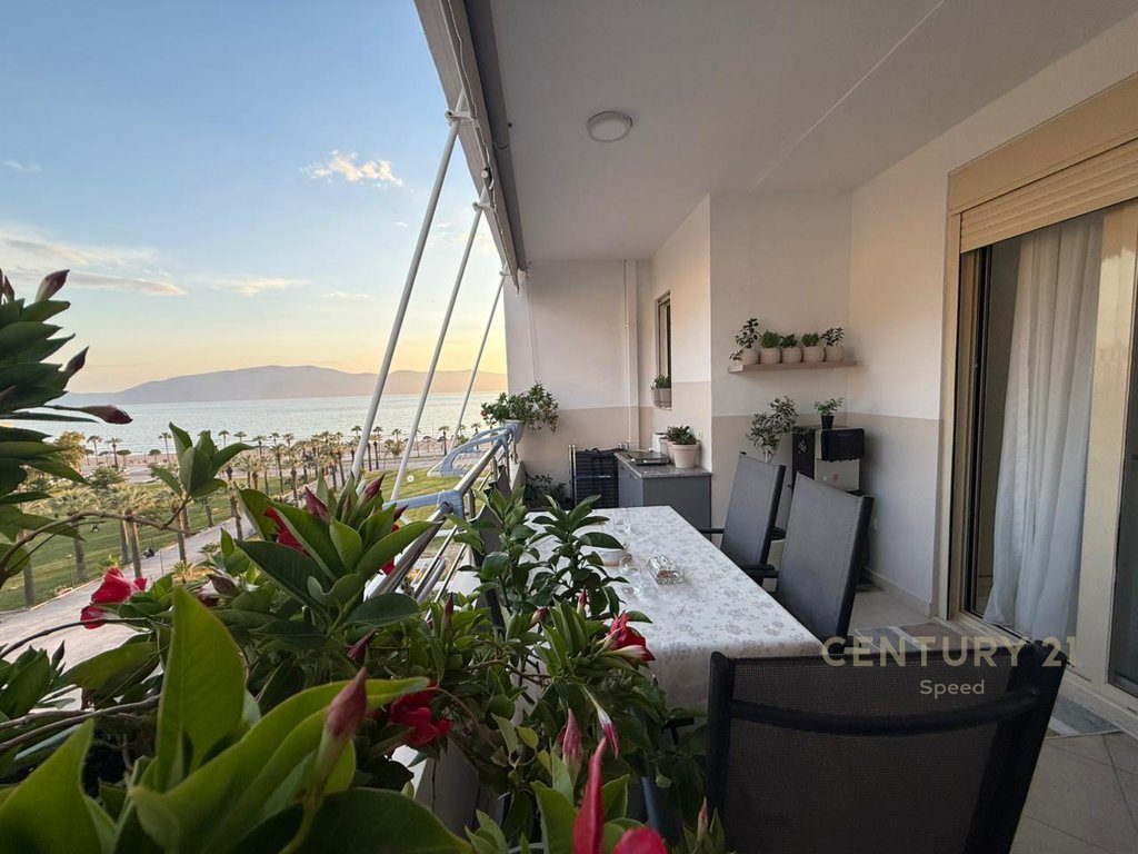 Apartament 2+1 në shitje në Lungomare!