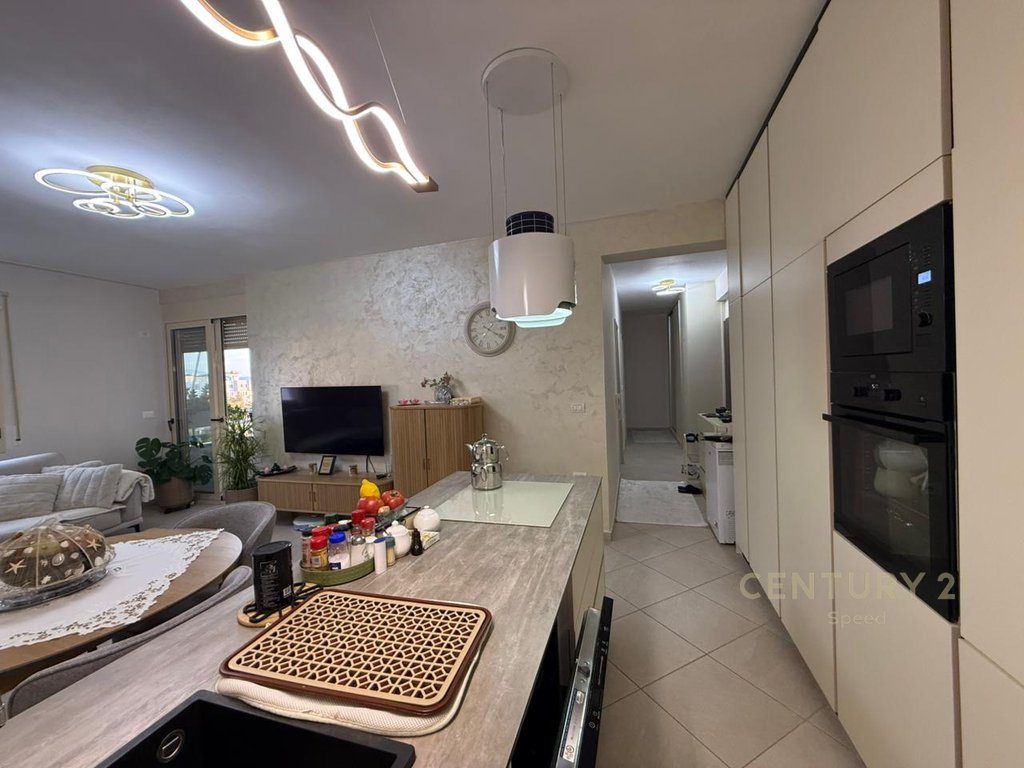Apartament 2+1 në shitje në Lungomare!