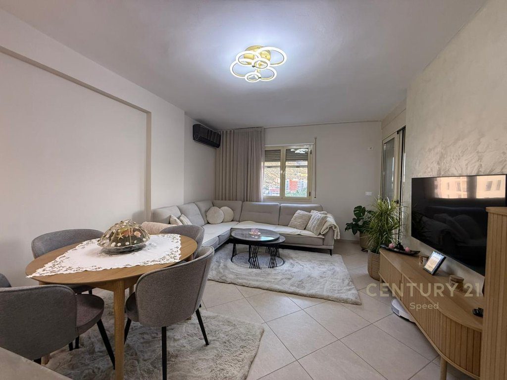 Apartament 2+1 në shitje në Lungomare!