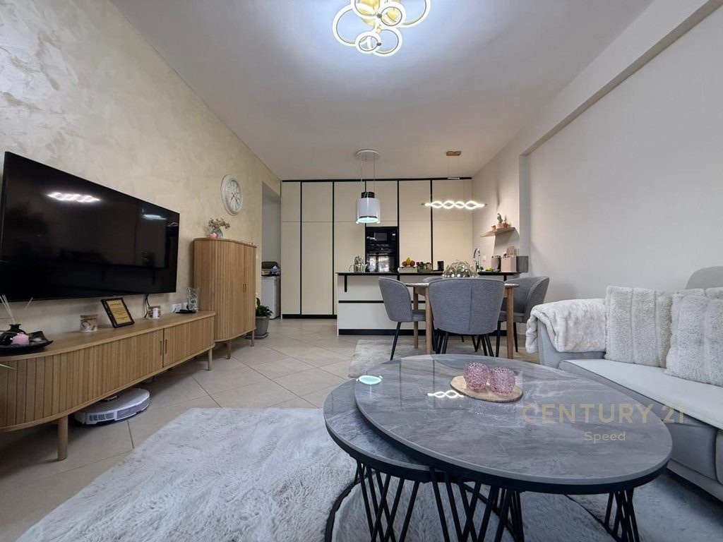 Apartament 2+1 në shitje në Lungomare!