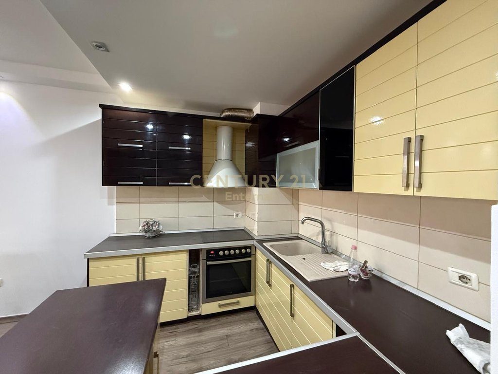 Apartament në shitje 2+1 tek Pallatet Çabej