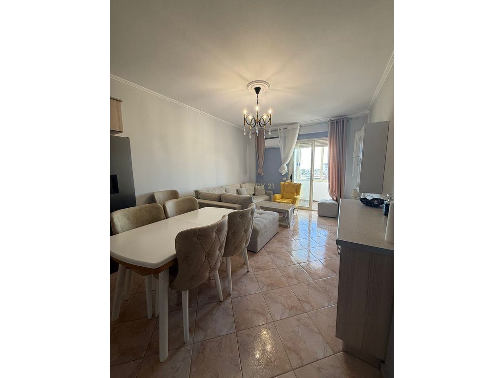 Jepet me qira apartament  1+1 pranë  shkollës “Jani Minga”, Vlorë