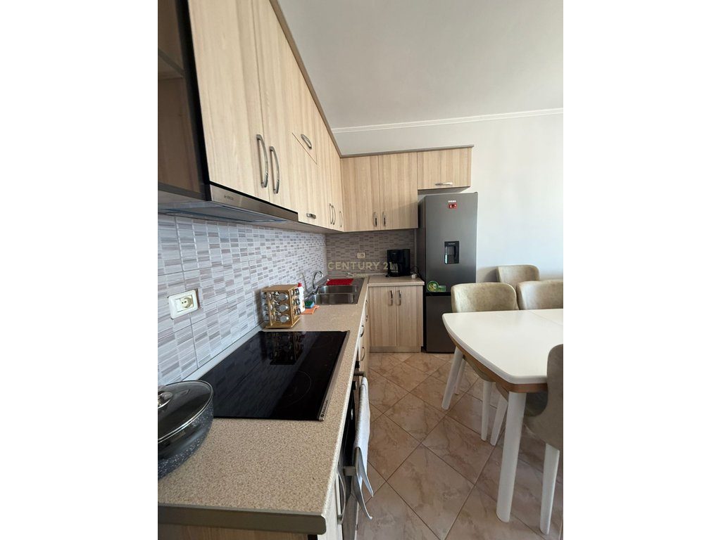 Jepet me qira apartament  1+1 pranë  shkollës “Jani Minga”, Vlorë