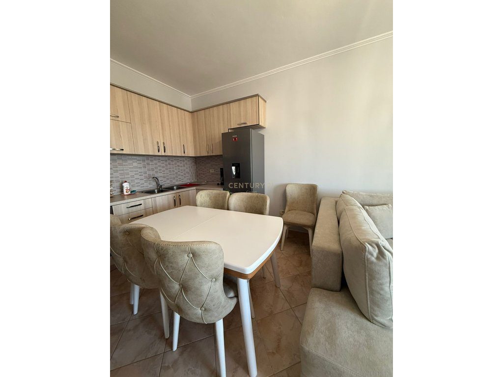 Jepet me qira apartament  1+1 pranë  shkollës “Jani Minga”, Vlorë