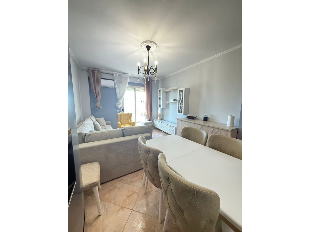 Jepet me qira apartament  1+1 pranë  shkollës “Jani Minga”, Vlorë