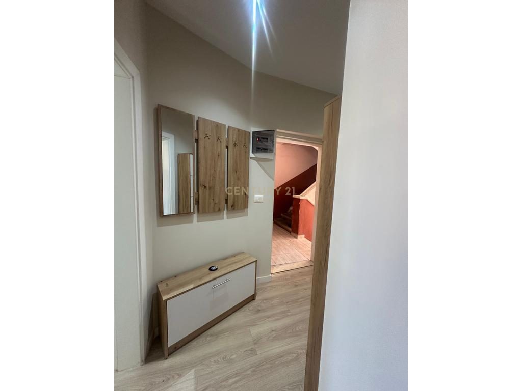 🏡 Jepet me qira apartament 1+1-Rruga e Durresit