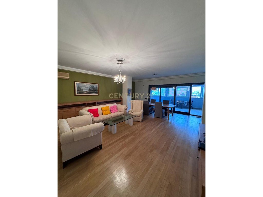 SHITET APARTAMENT 2+1+2+VERAND+GARAZHD, DURRES!!