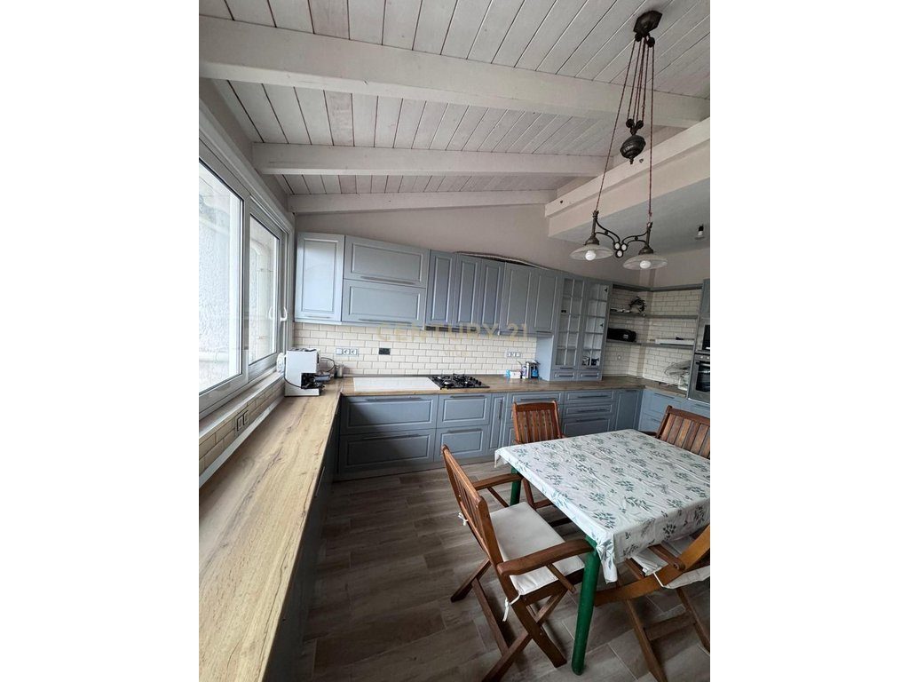 SHITET APARTAMENT 2+1+2+VERAND+GARAZHD, DURRES!!
