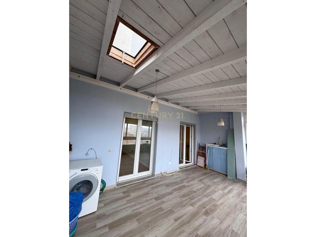 SHITET APARTAMENT 2+1+2+VERAND+GARAZHD, DURRES!!