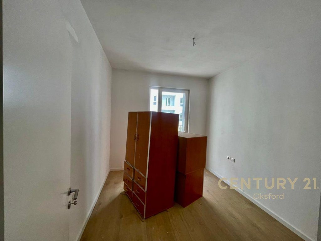 Apartament 2+1+2 + Parkim per shitje tek Univers City!
