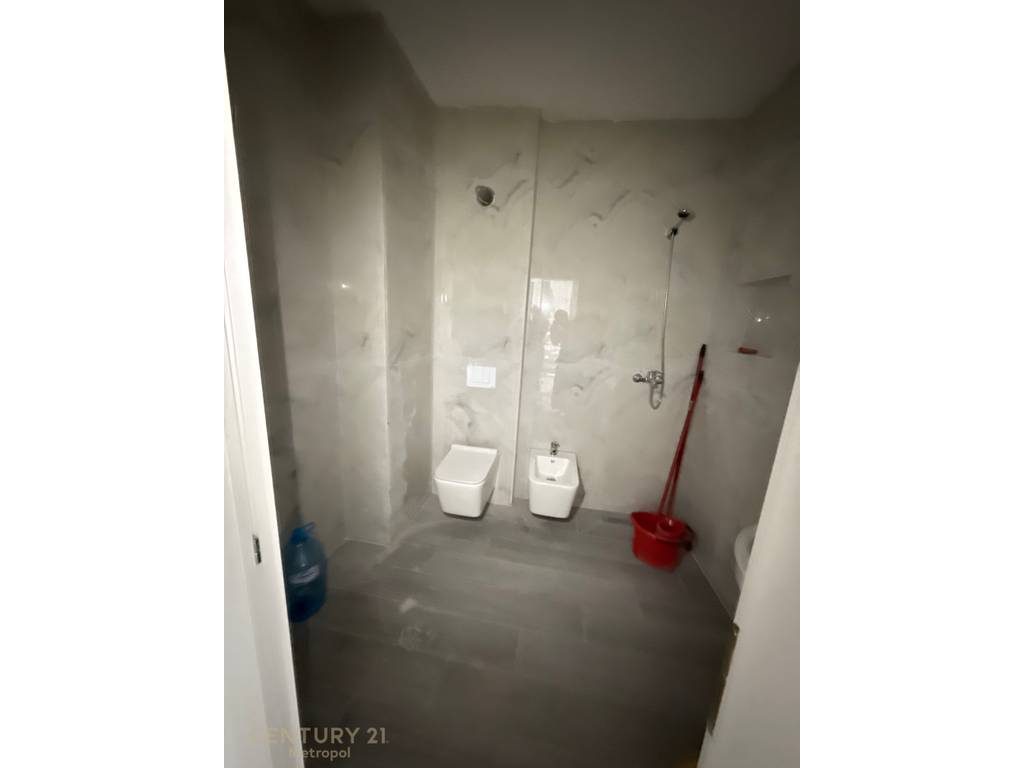 JEPET ME QIRA AMBIENT PËR ZYRA, ZOGU I ZI!