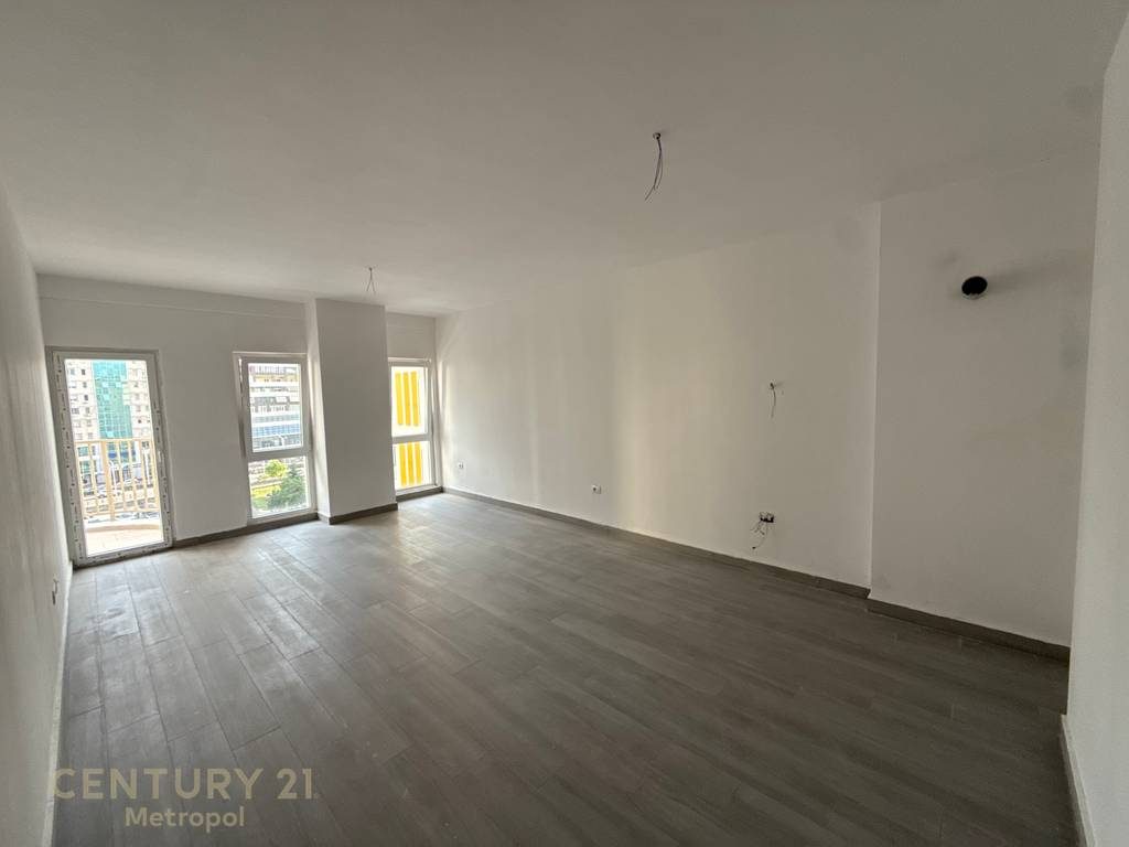 JEPET ME QIRA AMBIENT PËR ZYRA, ZOGU I ZI!
