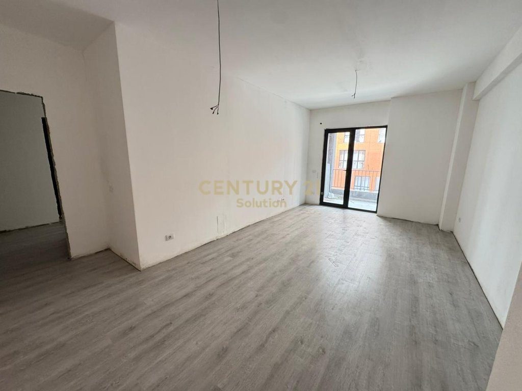 APARTAMENT 2+1+2 TUALETE PER SHITJE PRANE KOMPLEKSIT FRATARI!