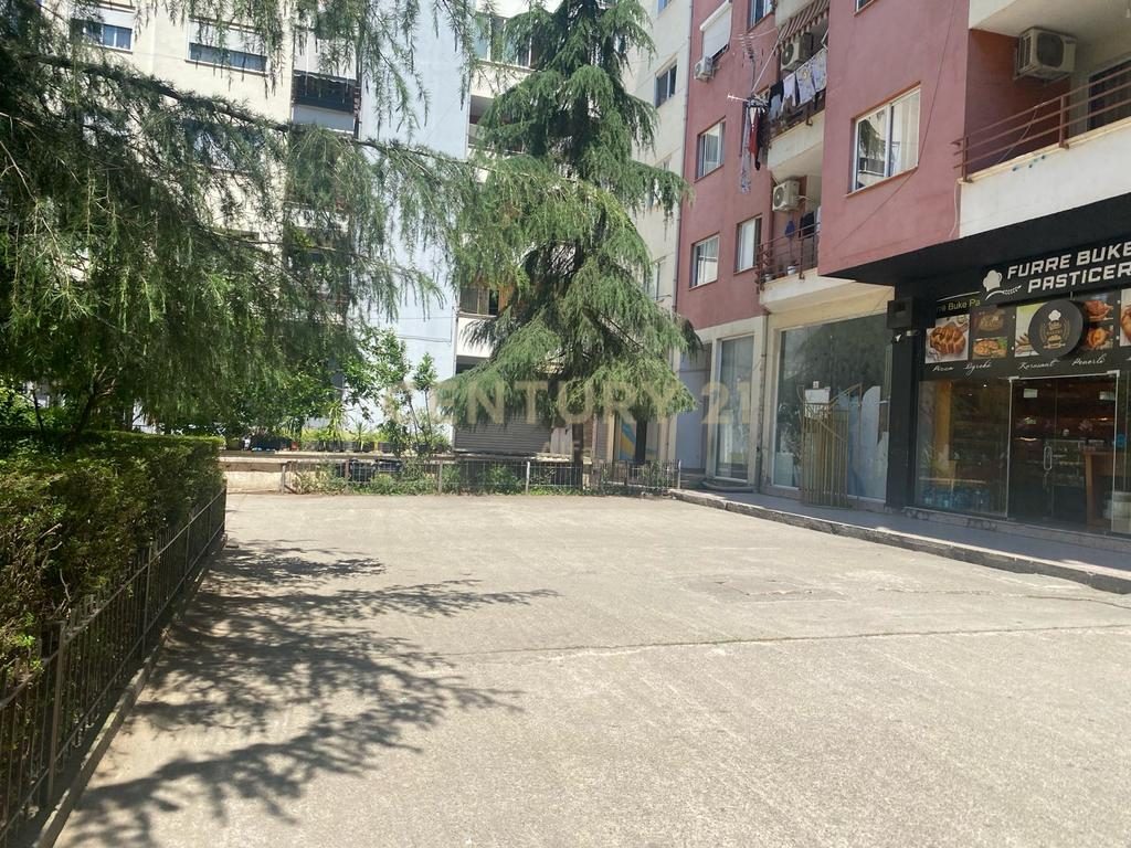 Shitet dyqan në Yzberisht, brenda Kompleksit Dilo 2 !