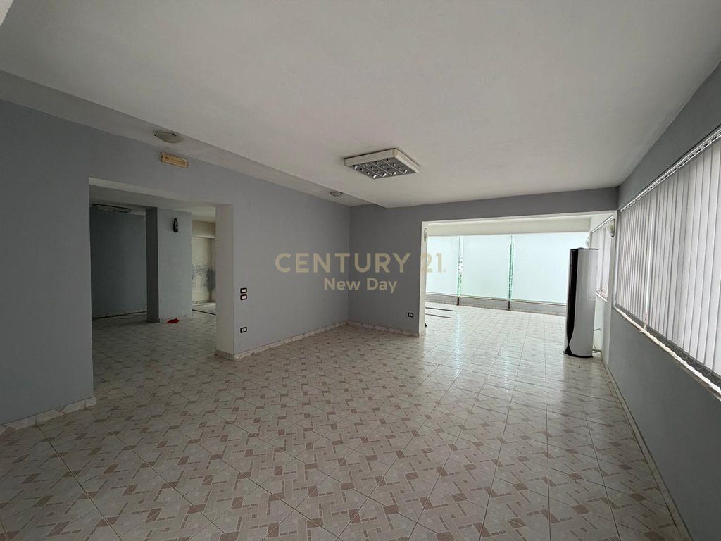Jepet Zyrë  Me Qira në Kavajë - 600€ | 140 m²