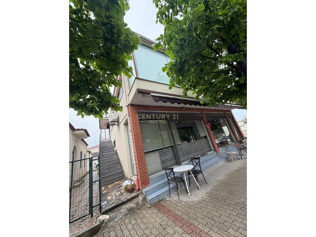 Jepet Zyrë  Me Qira në Kavajë - 600€ | 140 m²