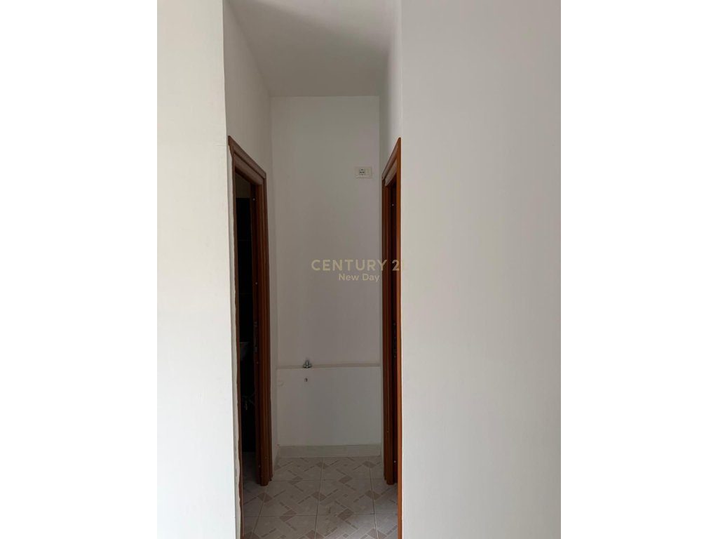 Jepet Zyrë  Me Qira në Kavajë - 600€ | 140 m²