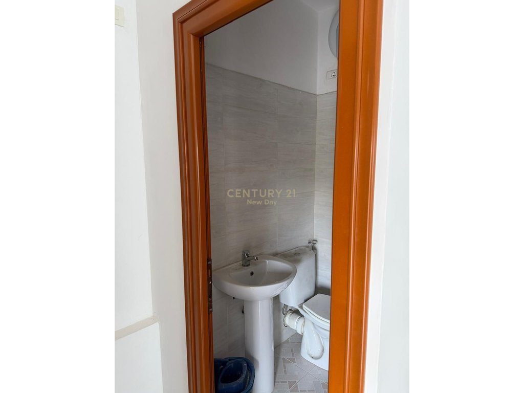 Jepet Zyrë  Me Qira në Kavajë - 600€ | 140 m²