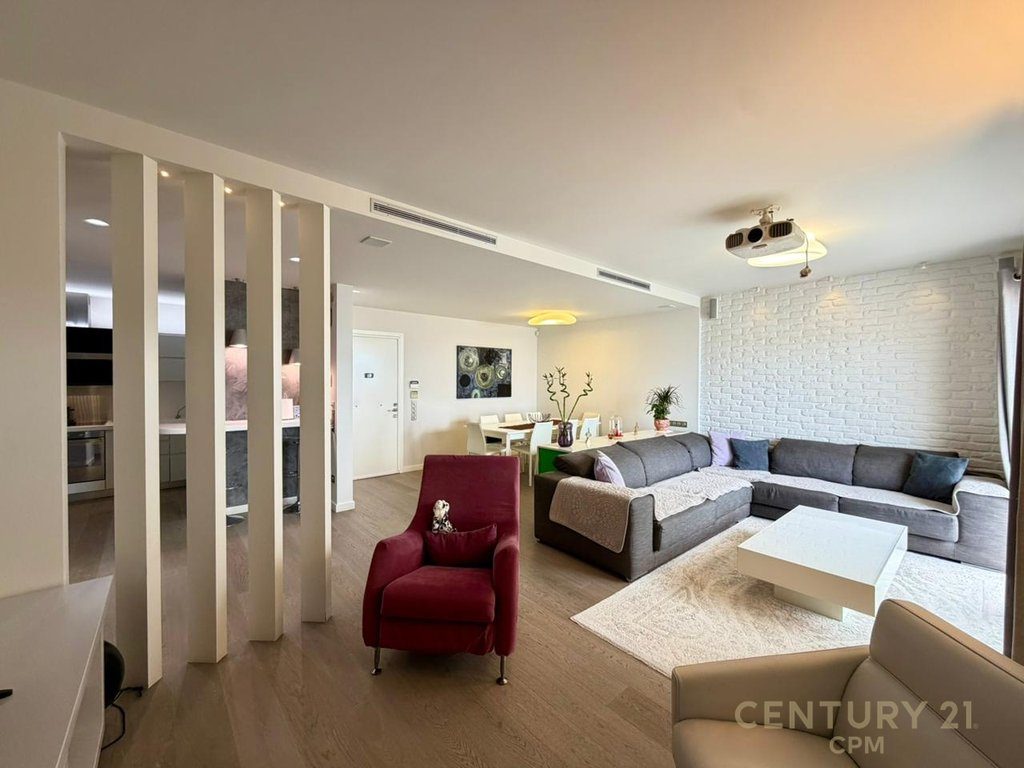 SHESIM SUPER APARTAMENT ME PAMJE NGA DETI 3+1+2+POST PARKIMI NE SARANDE!