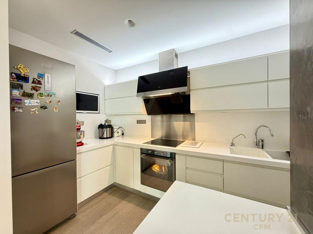 SHESIM SUPER APARTAMENT ME PAMJE NGA DETI 3+1+2+POST PARKIMI NE SARANDE!