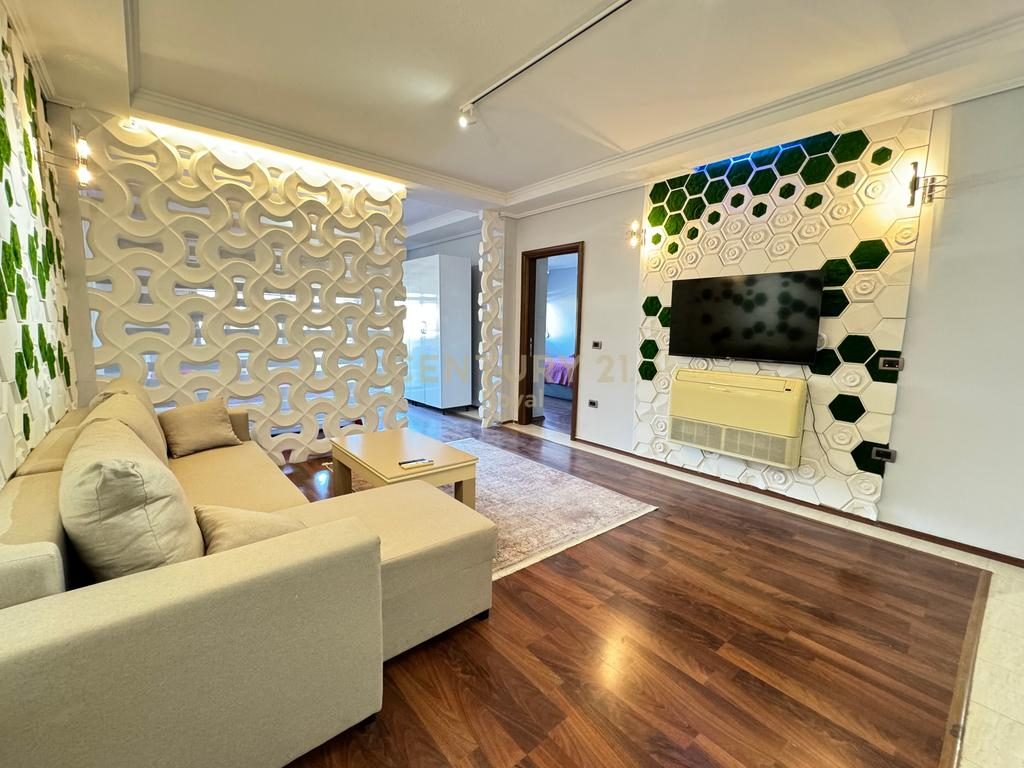 APARTAMENT ME QERA 2+1 PRANE LIQENIT ARTIFICAL TE TIRANES DHE ART TURBINA