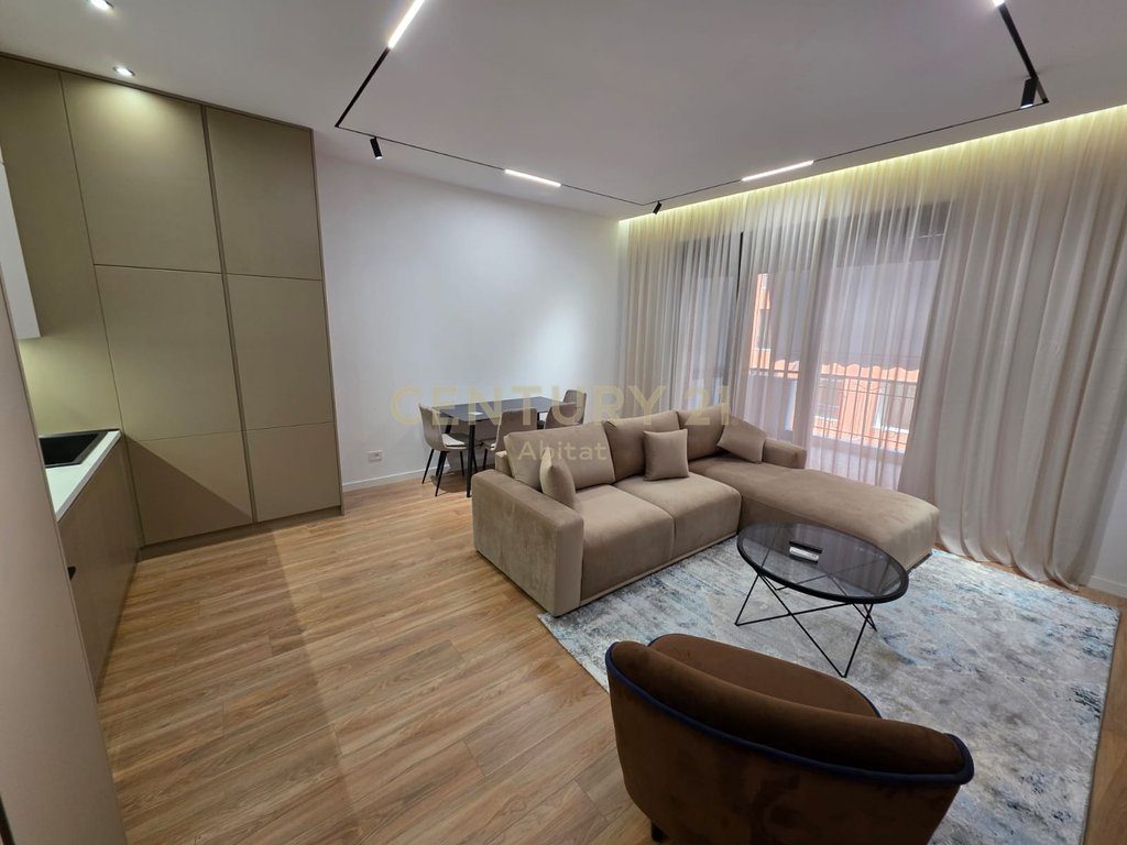 Jepet me qira apartament 1+1+post parkimi tek Kompleksi Delijorgji