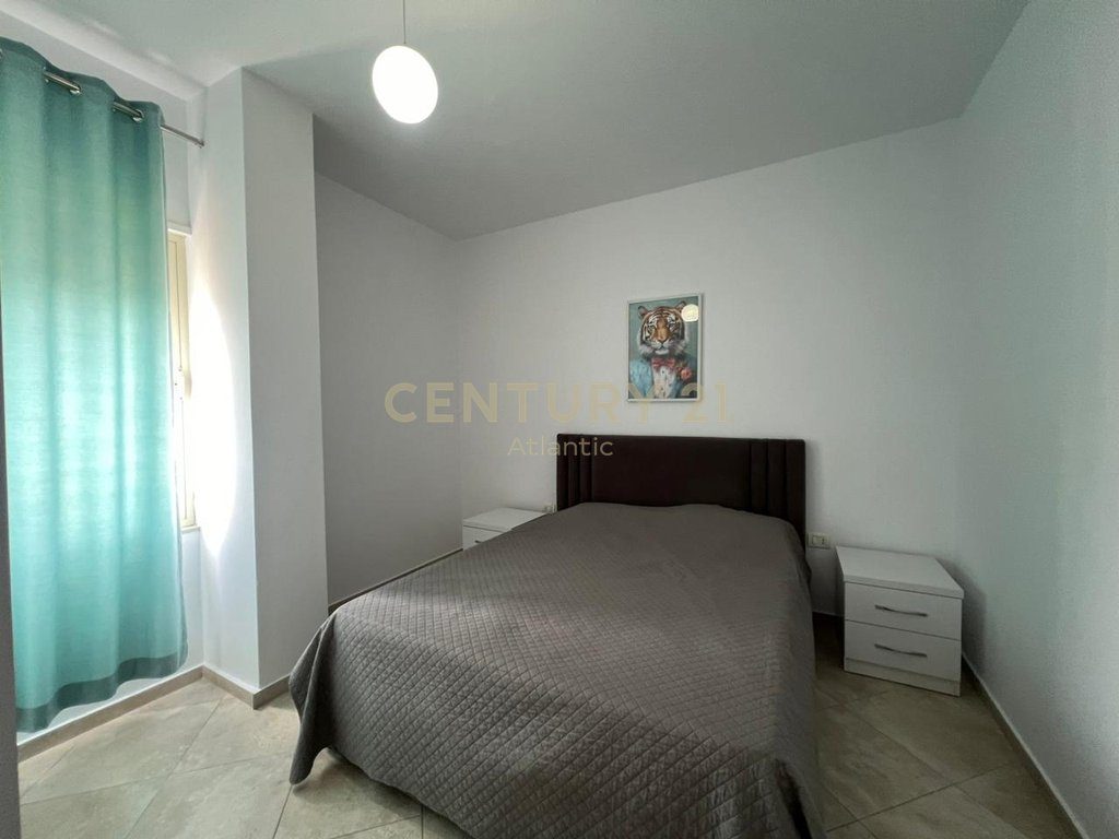 Jepet Apartament me Qira ne Plazh Iliria !