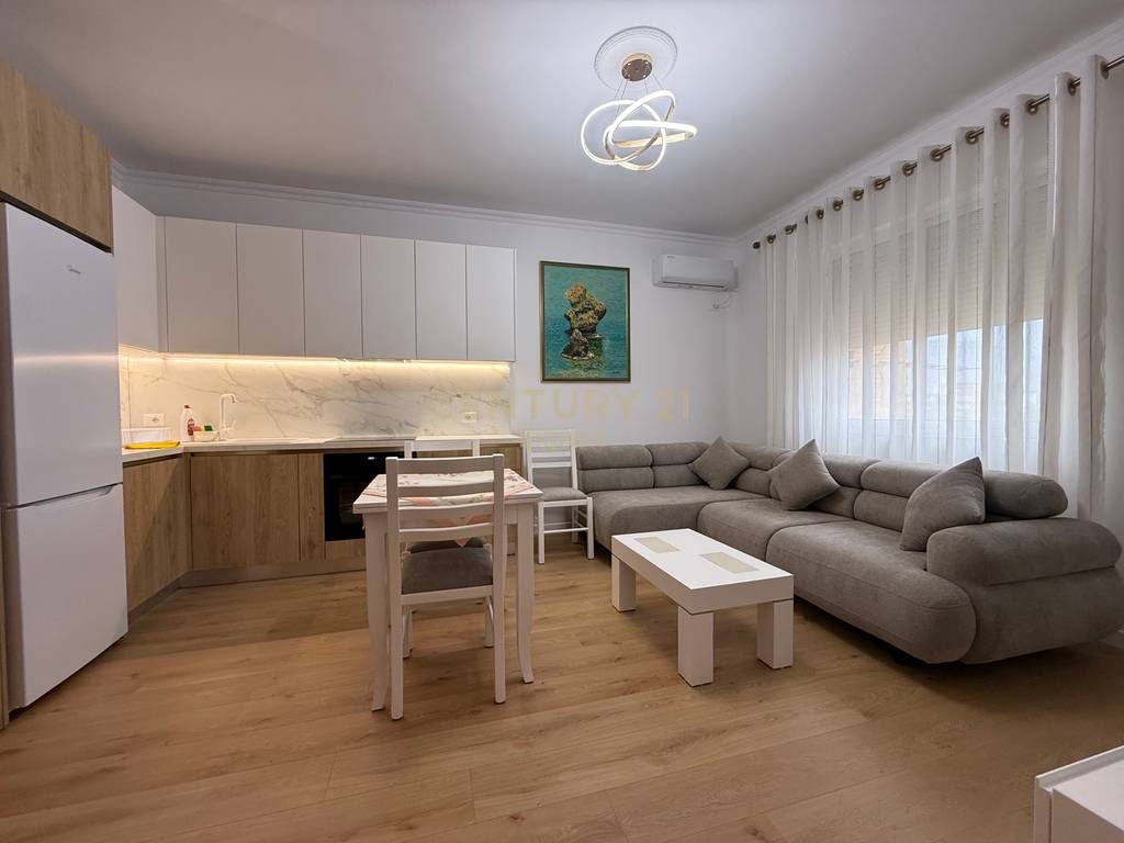 APARTAMENT 2+1 GARAZH PER QIRA NE RRUGEN KONGRESI I MANASTIRIT!
