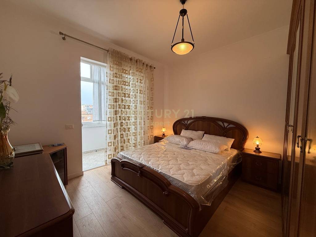 APARTAMENT 2+1 GARAZH PER QIRA NE RRUGEN KONGRESI I MANASTIRIT!