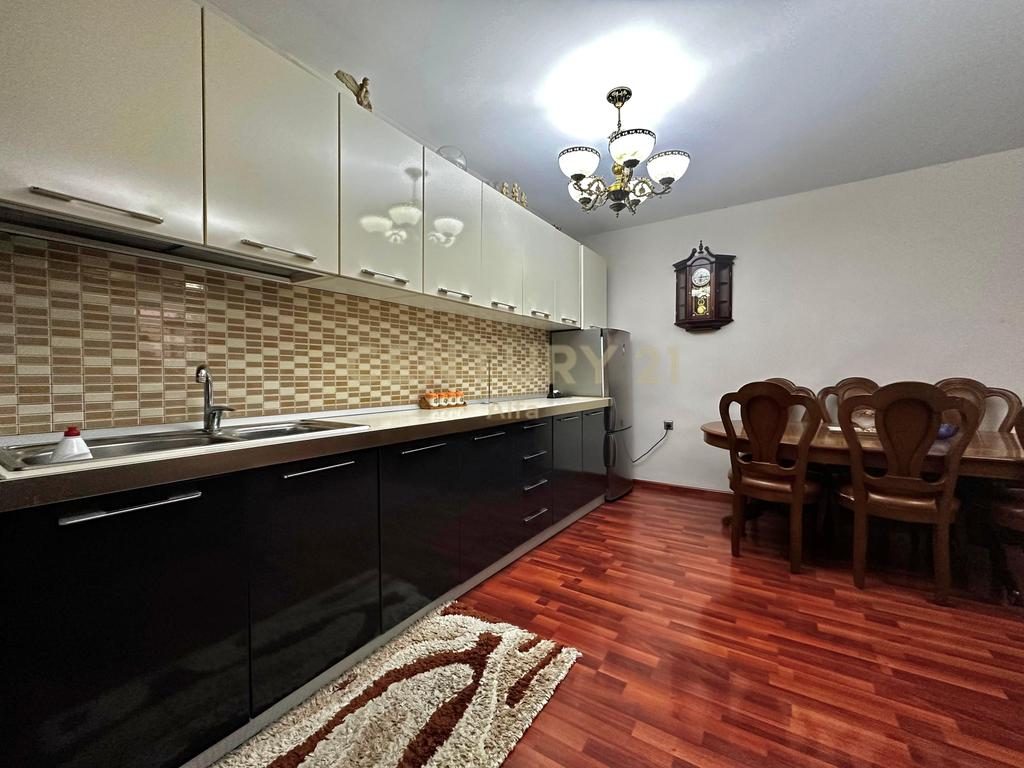 Apartament 2+1 per Qira  tek Mine Peza!