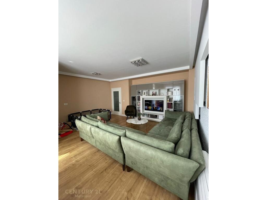 MYSLYM SHYR, APARTAMENT 2+1 PER QIRA!