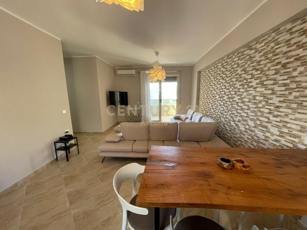 APARTAMENT 2+1 ME PAMJE PANORAMIKE NGA DETI – LUNGOMARE, VLORË
