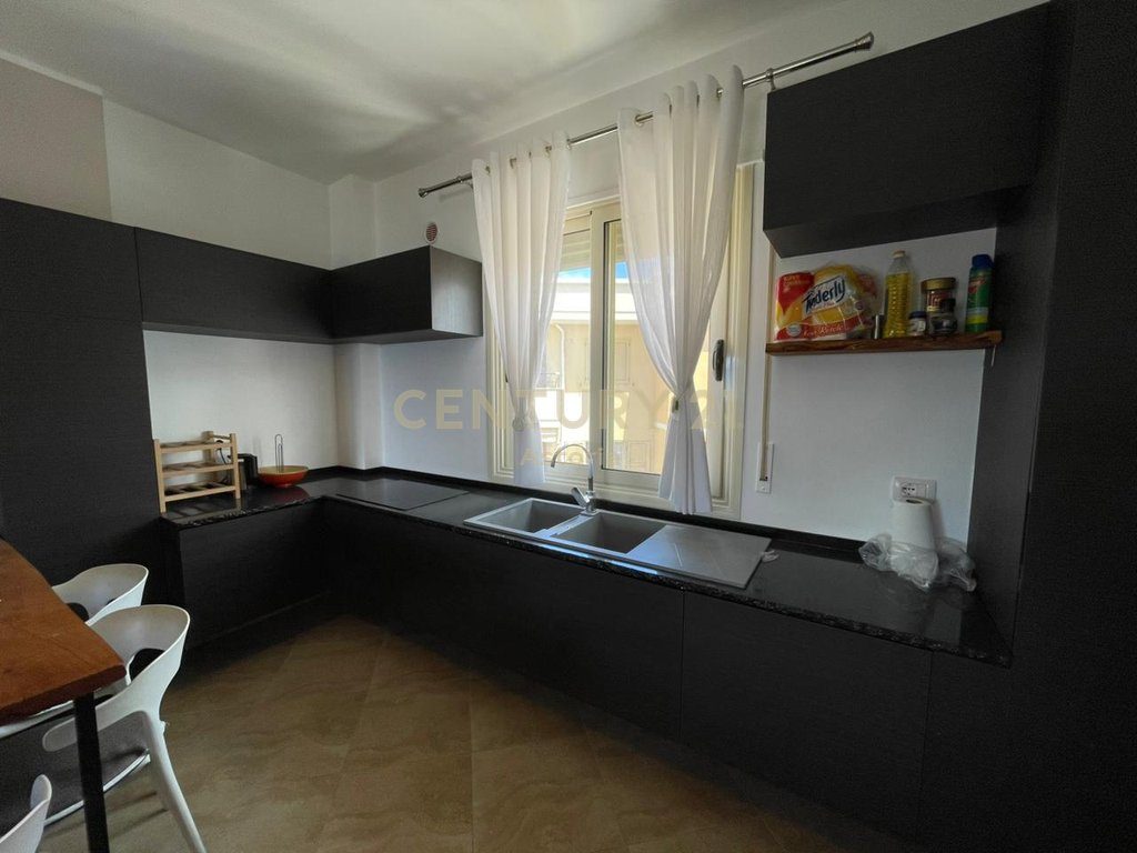 APARTAMENT 2+1 ME PAMJE PANORAMIKE NGA DETI – LUNGOMARE, VLORË