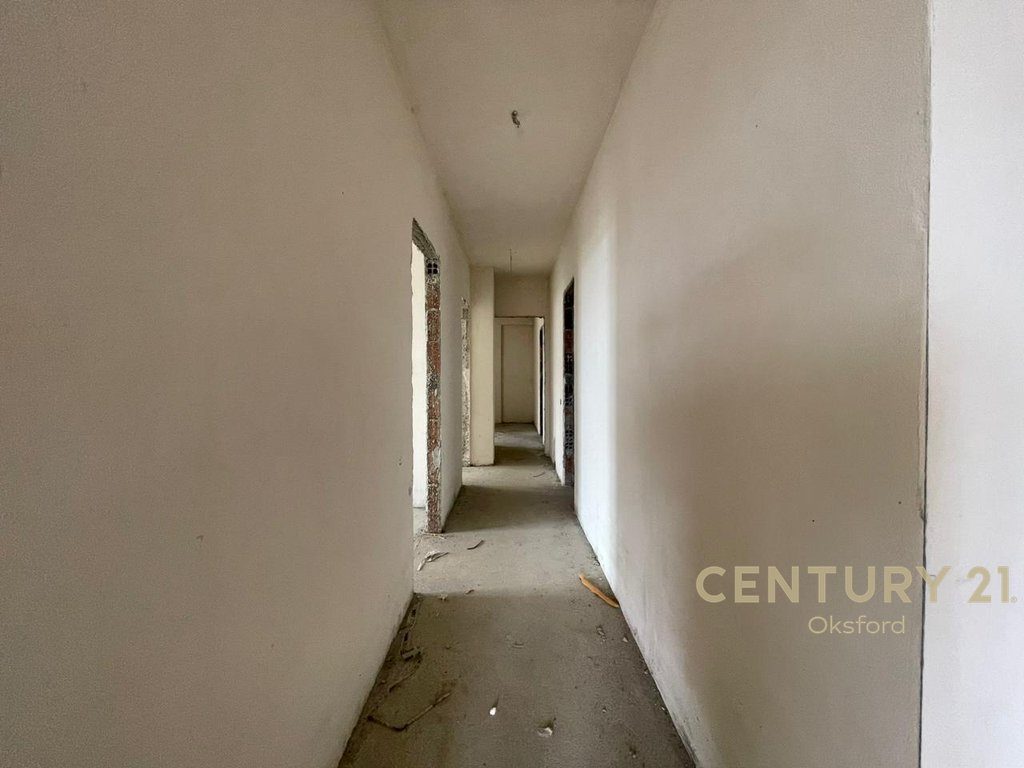APARTAMENT 3+1+2 ME OBORR PER SHITJE TEK LIQENI I FARKES