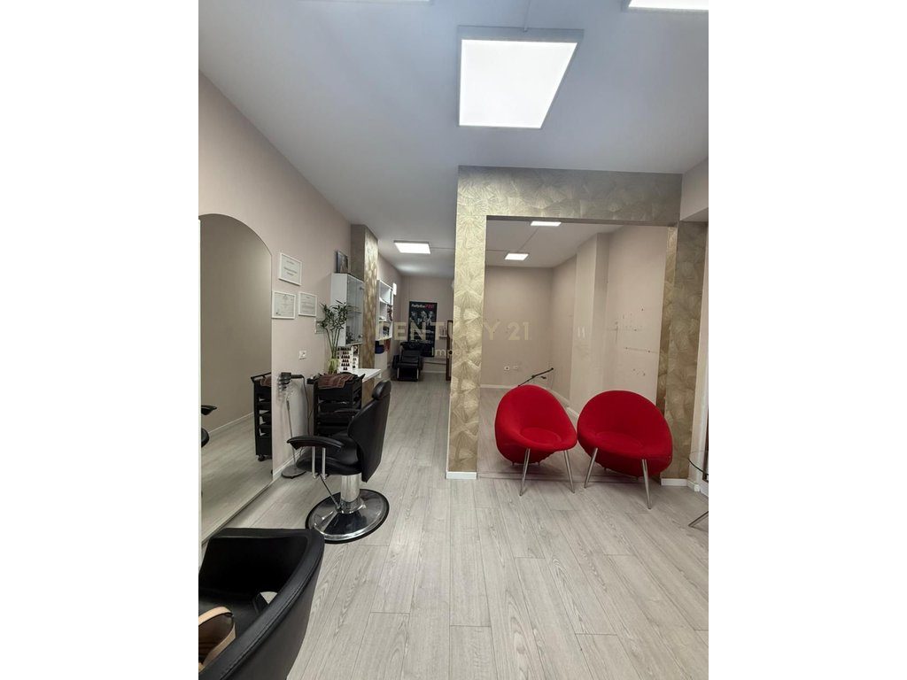 Ambient Komercial , Për Shitje në Rruga e Kavajës, Tiranë - 122,000€ | 35.83 m²