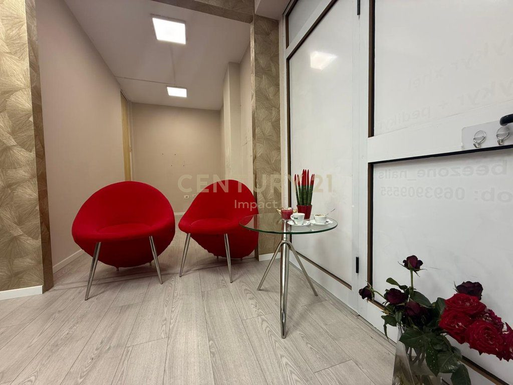 Ambient Komercial , Për Shitje në Rruga e Kavajës, Tiranë - 122,000€ | 35.83 m²
