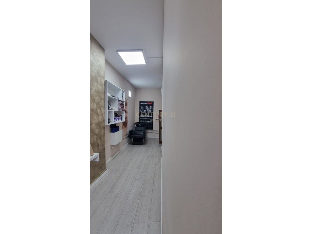 Ambient Komercial , Për Shitje në Rruga e Kavajës, Tiranë - 122,000€ | 35.83 m²