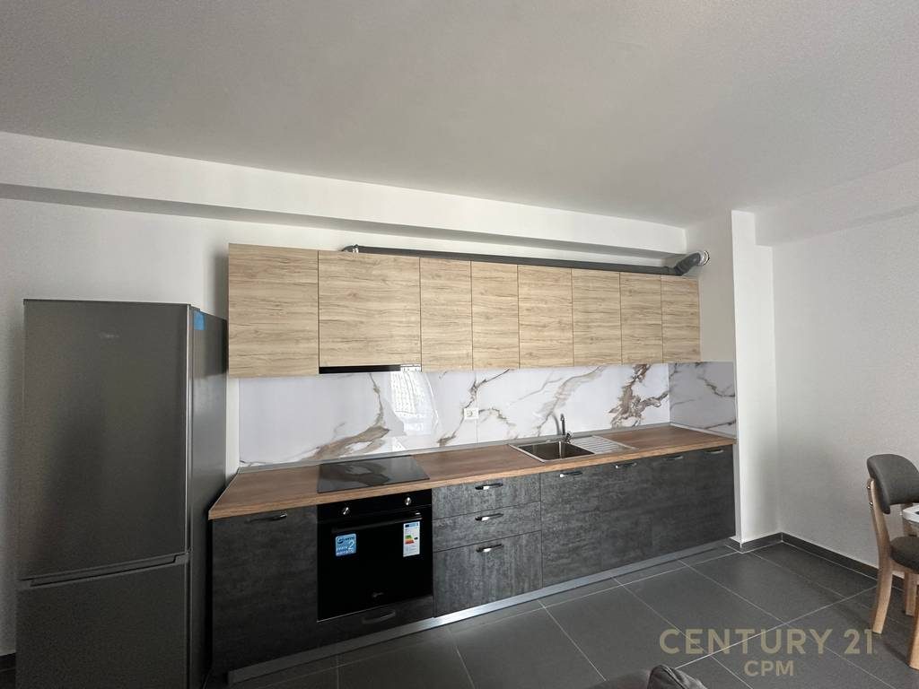 Apartament 3+1 Me Qira Rruga 5 Maji