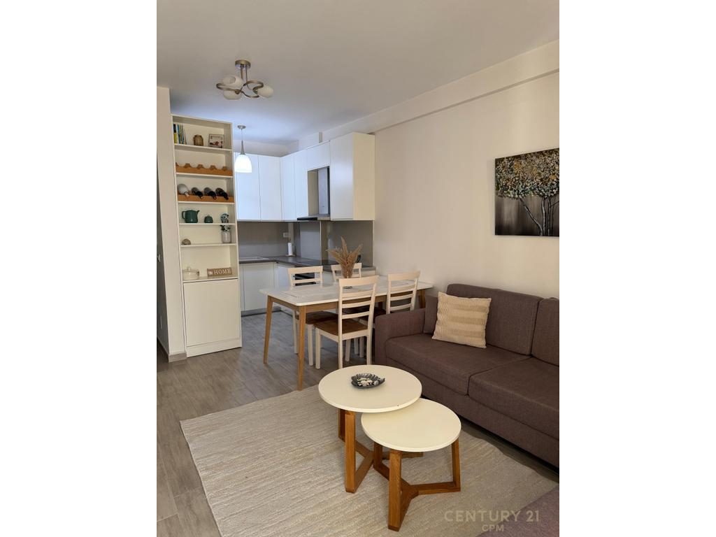 Jepet me qira apartament i ri i mobiluar 2+1+Post Parkimi, siper kopshtit zoologjik