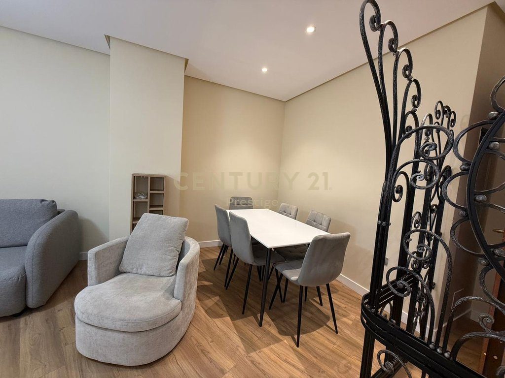 APARTAMENT 1+1 ME QIRA, PRANE PAZARIT TE RI, TIRANE!