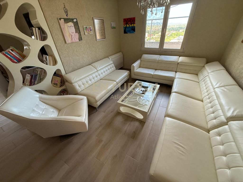 Apartament 3+1+2 tualete + 2 Garazhde Në Shitje në Kavajë - 180000€ | 205 m²
