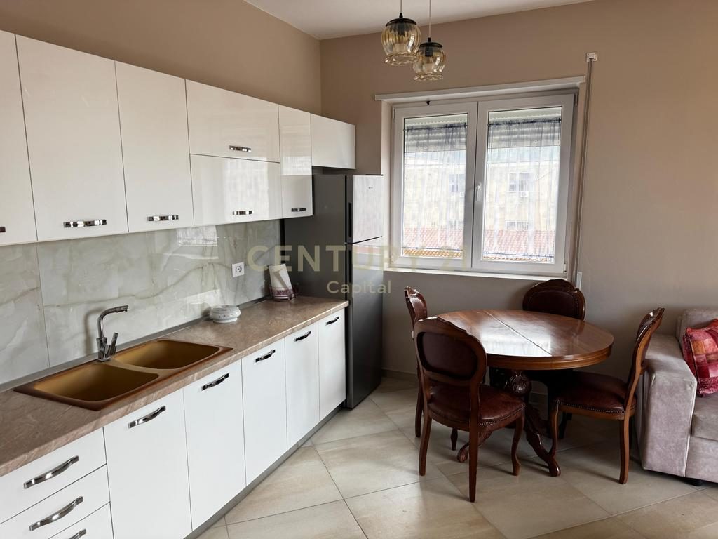 Japim me qera apartament 2+1+2 prane QSUT!