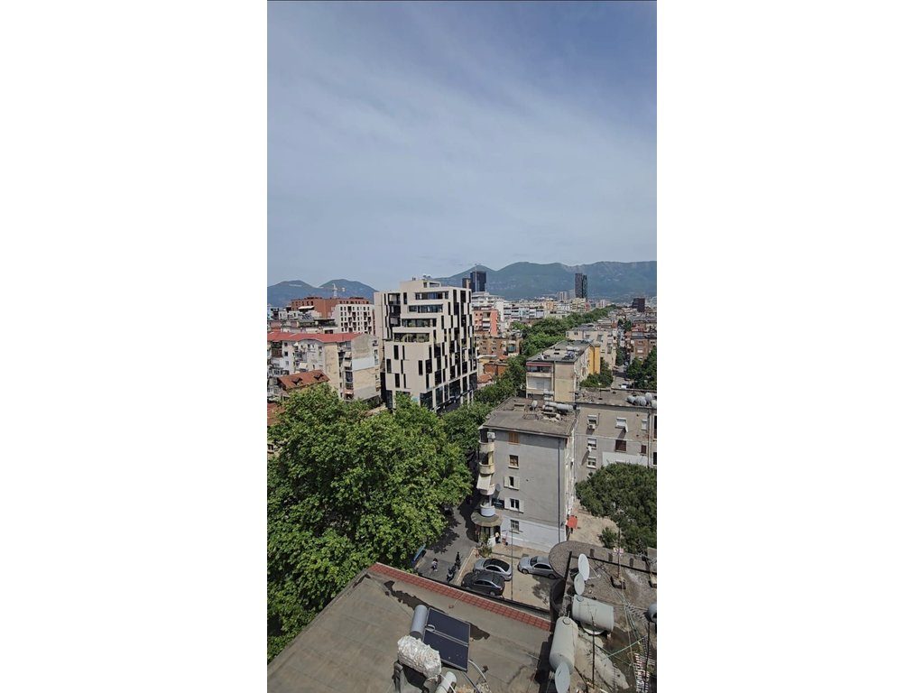 Shitet apartament 1+1 ne zonen e Myslym Shyrit