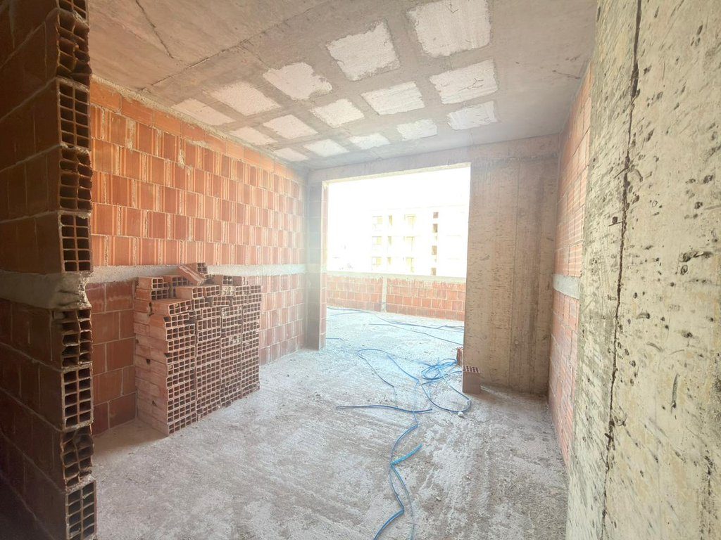 Rruga Dritan Hoxha, Shesim Apartament 2+1 me Verandë