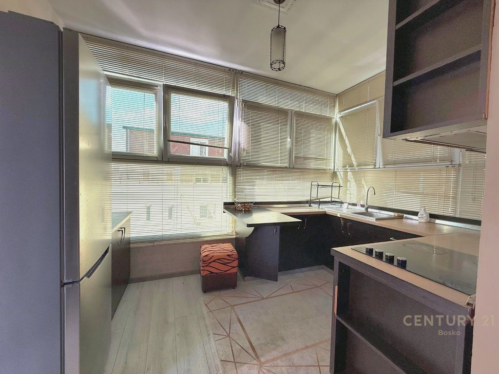 SHITET APARTAMENT 1+1 ME GARAZH TE (  RADISSON HOTEL  ) LIQENI I THATE!